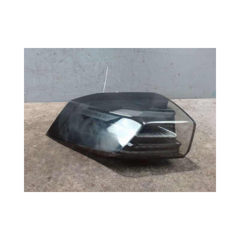 FEU ARRIERE GAUCHE  PEUGEOT 2008