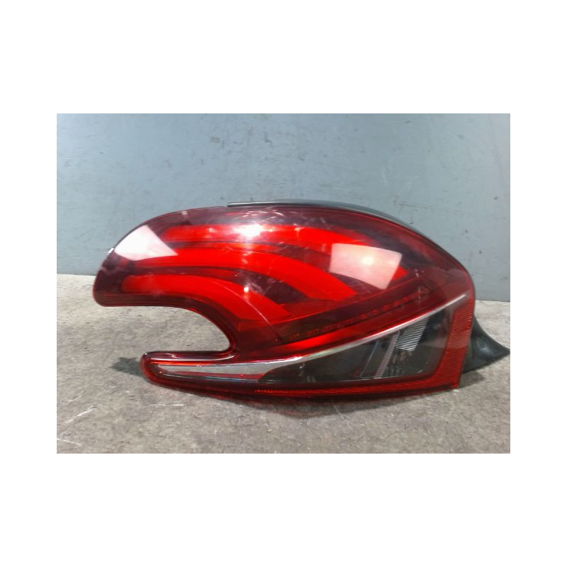 FEU ARRIERE GAUCHE  PEUGEOT 208