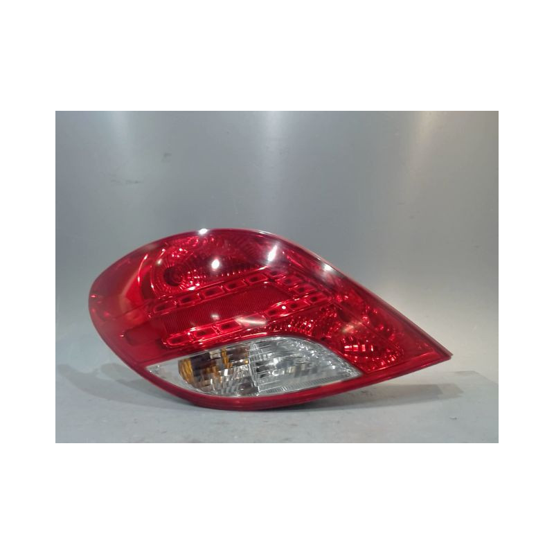 FEU ARRIERE GAUCHE  PEUGEOT 207