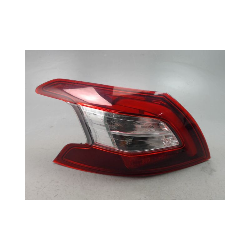 FEU ARRIERE GAUCHE  PEUGEOT 308 2011-