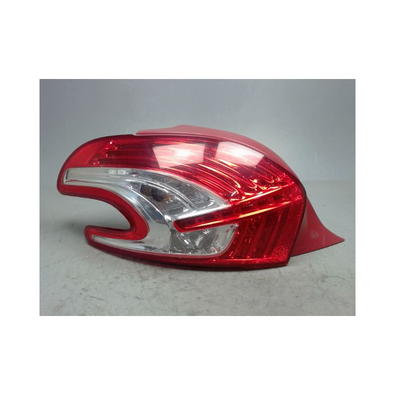 FEU ARRIERE GAUCHE  PEUGEOT 208