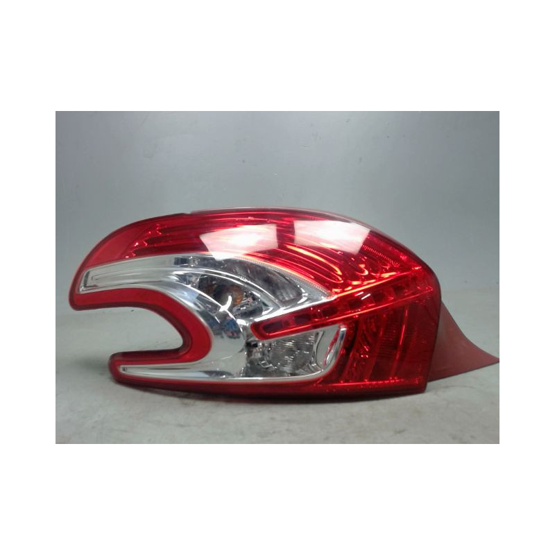 FEU ARRIERE GAUCHE  PEUGEOT 208