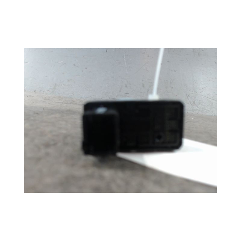 COMMANDE LEVE-GLACE PORTE AVG PEUGEOT PARTNER TEPEE 2008-