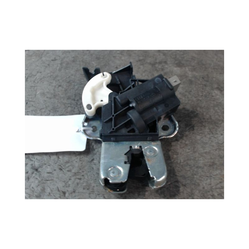 SERRURE COFFRE ARRIERE VOLKSWAGEN PASSAT 2010-