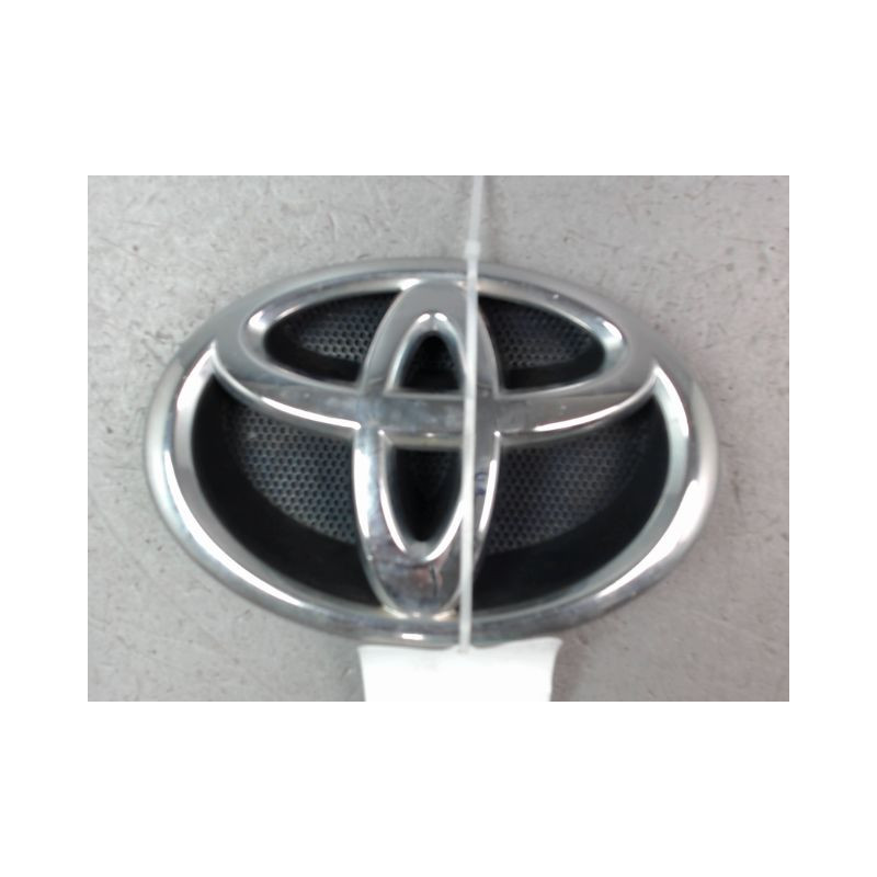 SIGLE CALANDRE TOYOTA VERSO 2010-