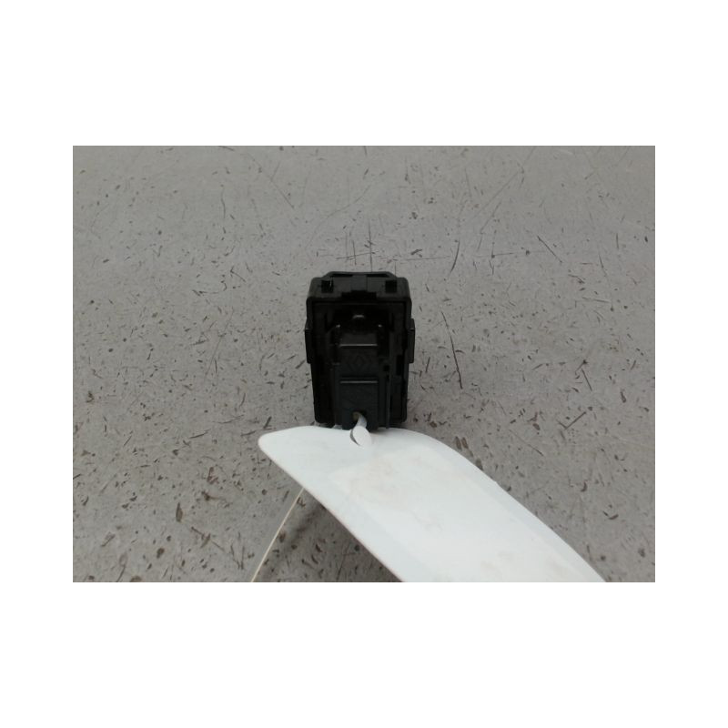 COMMANDE LEVE-GLACE PORTE AVD RENAULT CLIO