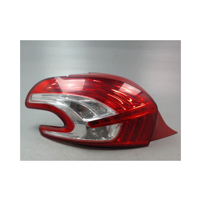 FEU ARRIERE GAUCHE  PEUGEOT 208 Phase 1 2012-...