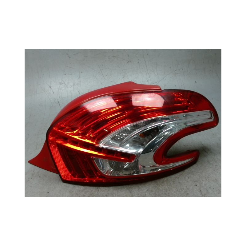 FEU ARRIERE DROIT PEUGEOT 208