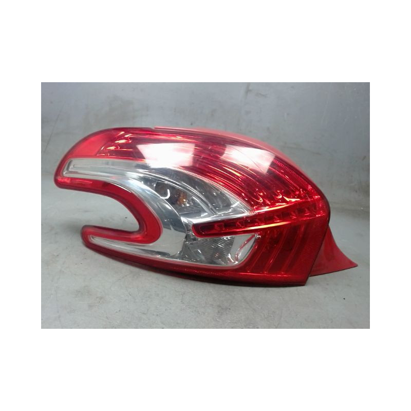 FEU ARRIERE GAUCHE  PEUGEOT 208