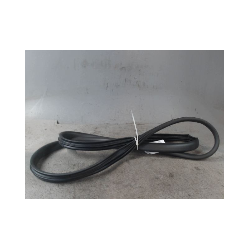 JOINT PORTE AVANT DROIT DACIA SANDERO 2008-