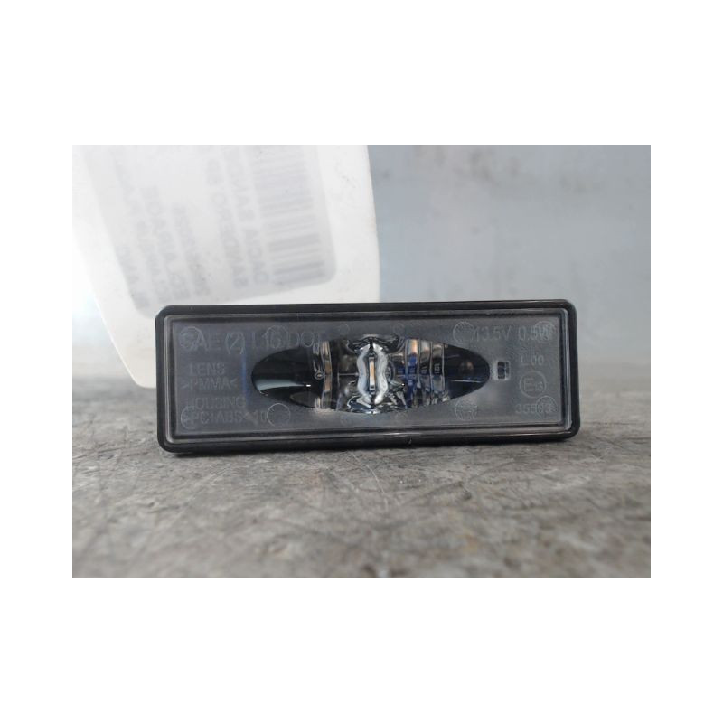 ECLAIREUR PLAQUE DE POLICE DROIT DACIA SANDERO 2008-