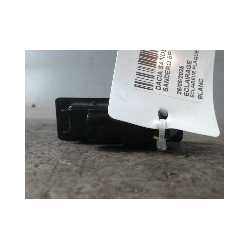 ECLAIREUR PLAQUE DE POLICE DROIT DACIA SANDERO 2008-