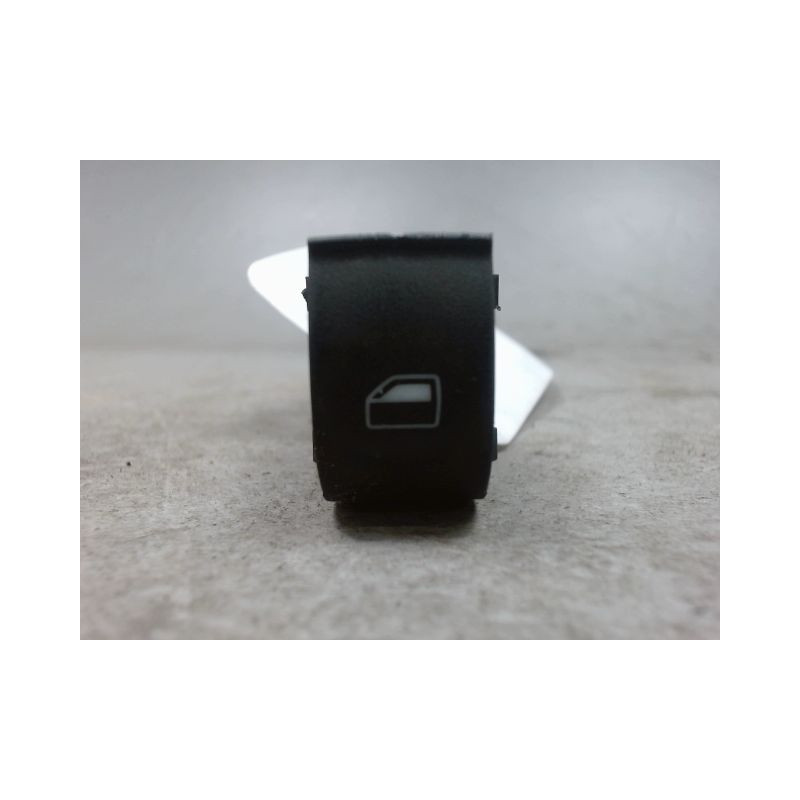 COMMANDE LEVE-GLACE PORTE AVD AUDI A3