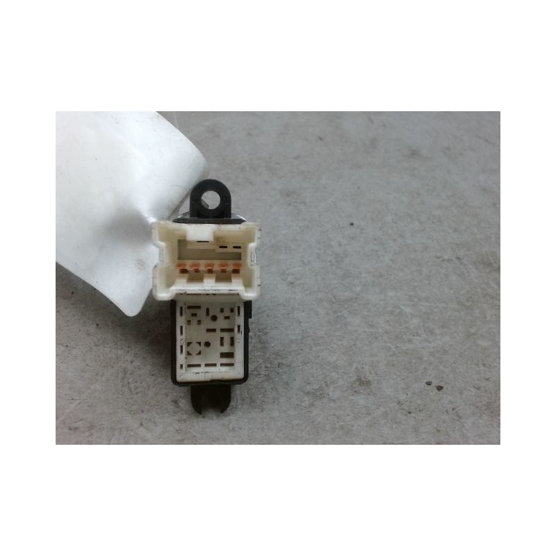 COMMANDE LEVE-GLACE PORTE AVD NISSAN MICRA 2005-2007