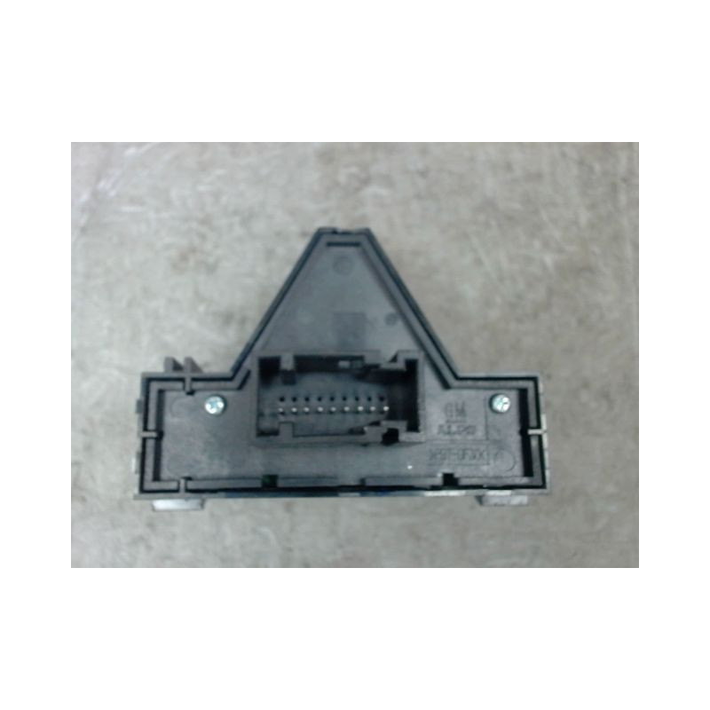 BOUTON DE WARNING OPEL CORSA 2010-