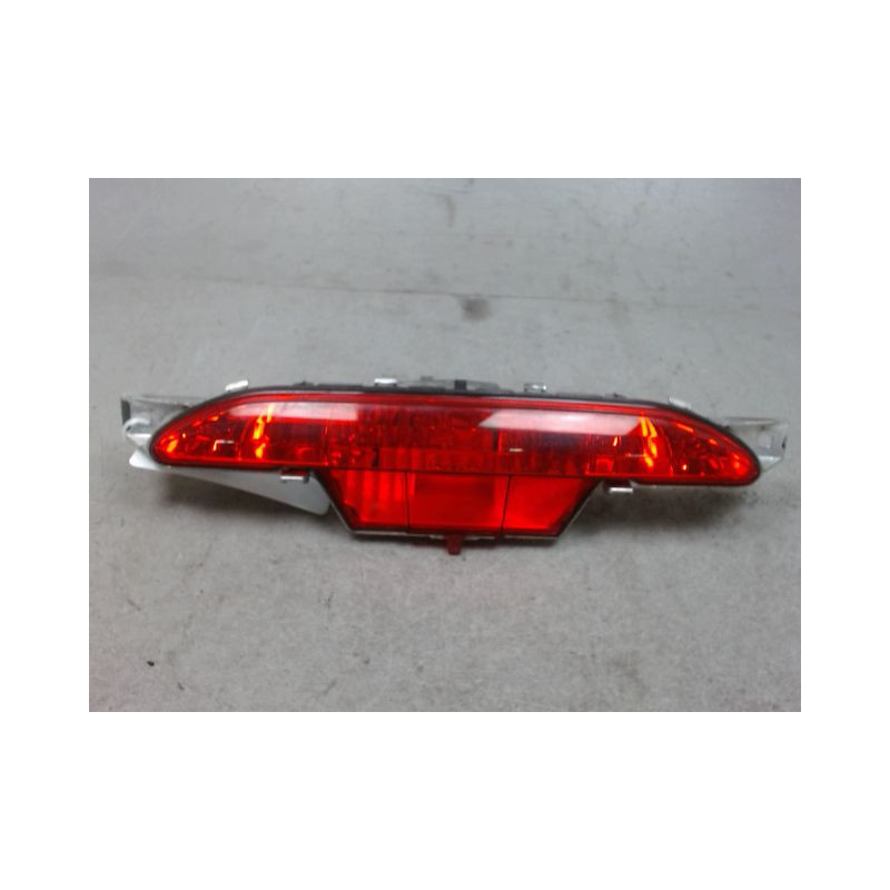 FEU BROUILLARD CENTRAL ARRIERE PEUGEOT 208