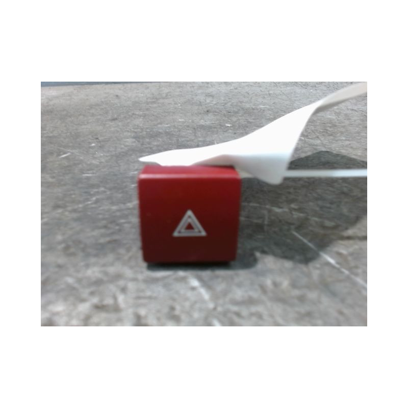 BOUTON DE WARNING CITROEN BERLINGO