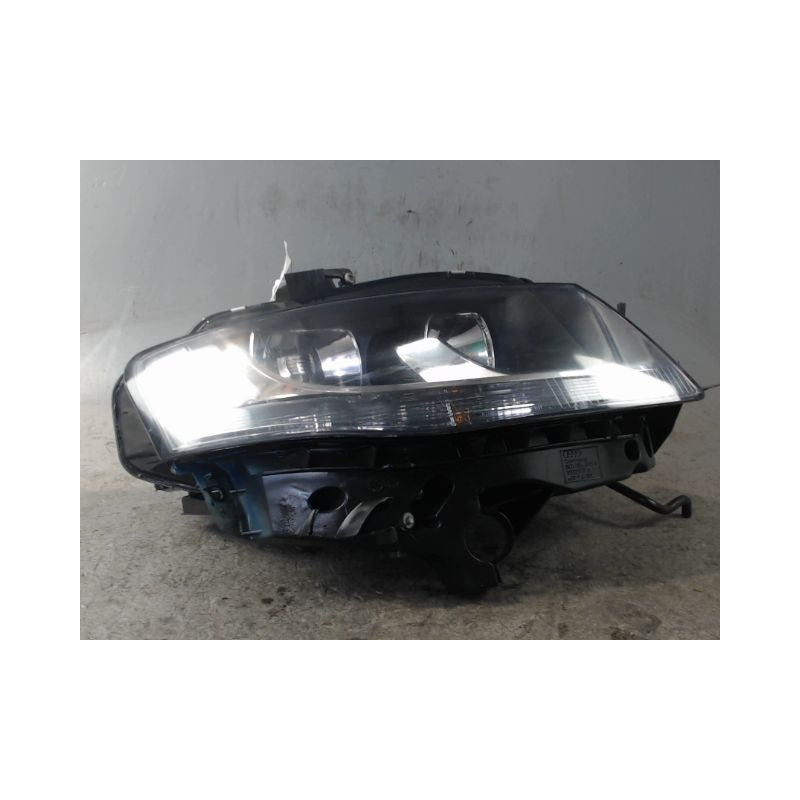 PHARE DROIT AUDI A4 2004-