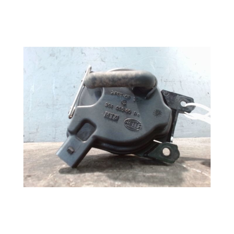 PHARE ANTIBROUILLARD AVANT DROIT VOLKSWAGEN POLO 99-2001
