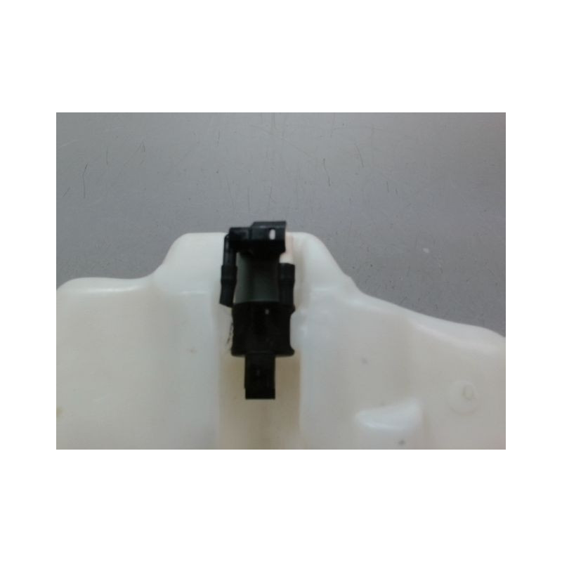 RESERVOIR LAVE-GLACE AVANT RENAULT CLIO III Phase 2 2009-2014
