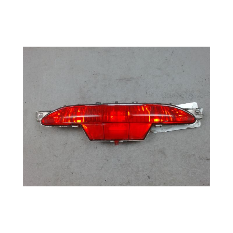 FEU BROUILLARD CENTRAL ARRIERE PEUGEOT 208