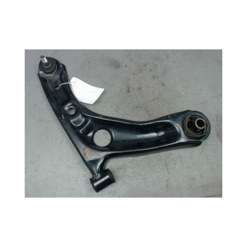 TRIANGLE INFERIEUR AVANT DROIT PEUGEOT 107 3P