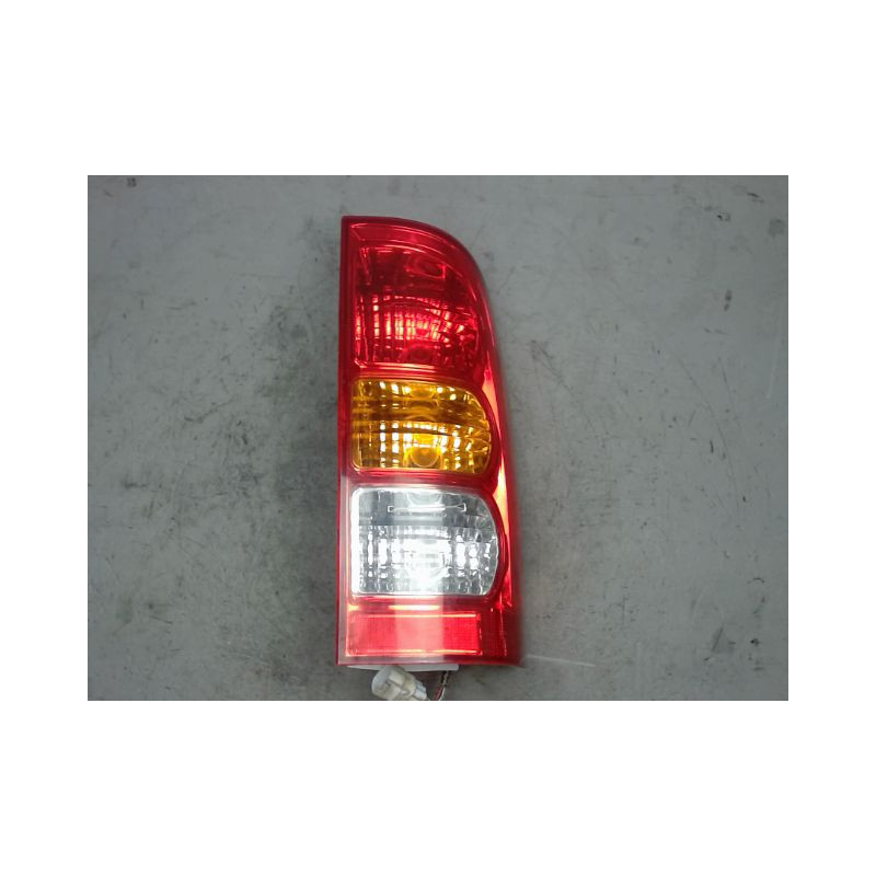 FEU ARRIERE DROIT TOYOTA HILUX SIMPLE CABINE 2006-