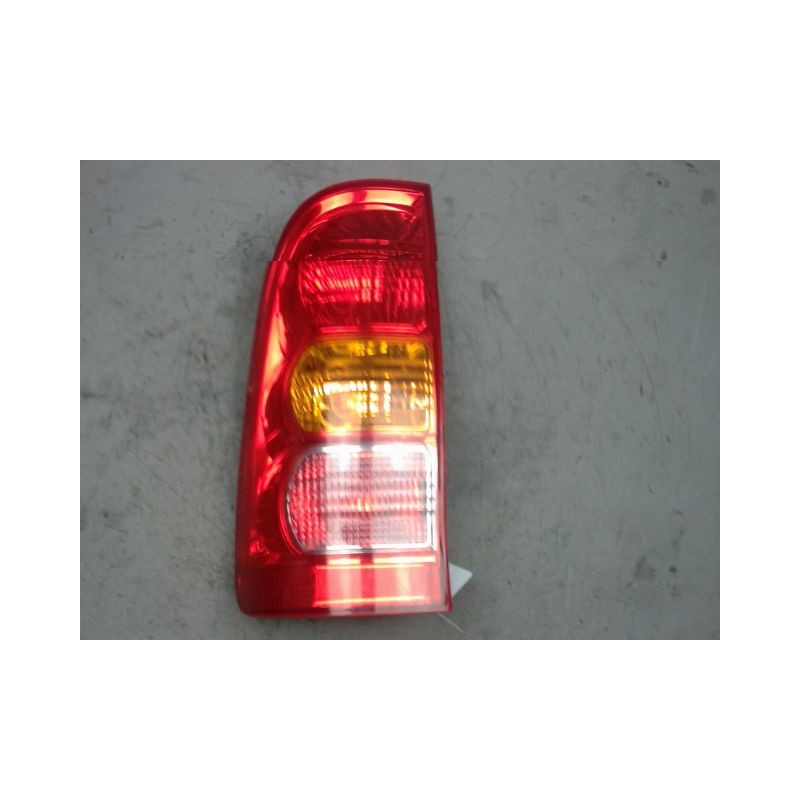 FEU ARRIERE GAUCHE  TOYOTA HILUX SIMPLE CABINE 2006-