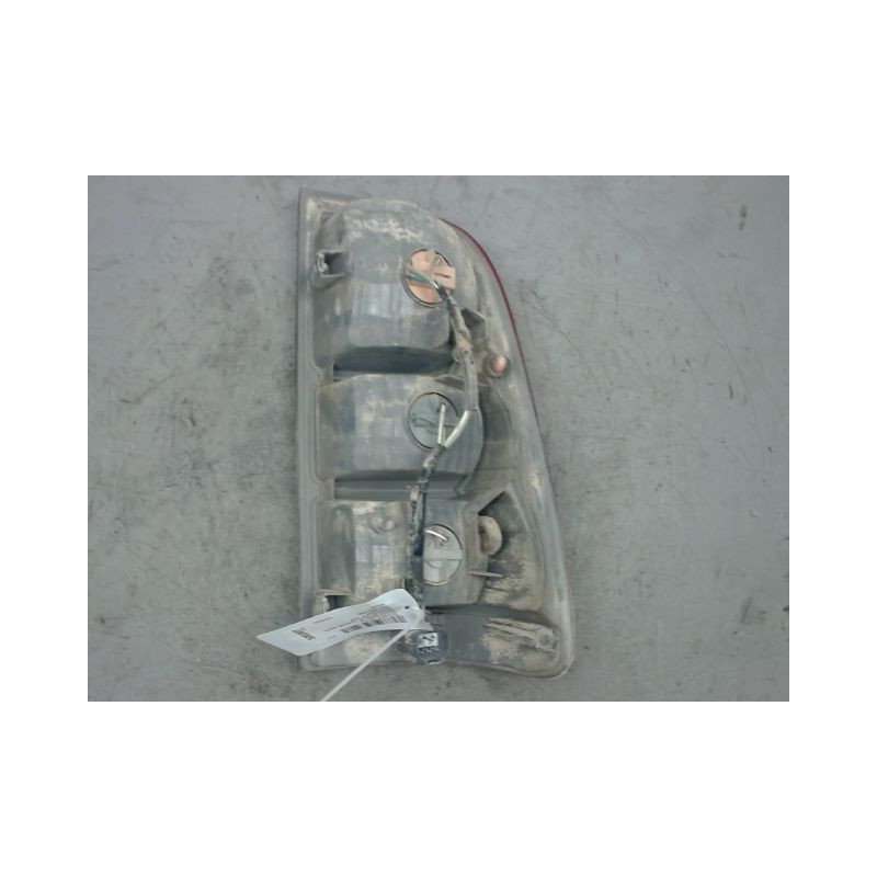FEU ARRIERE GAUCHE  TOYOTA HILUX SIMPLE CABINE 2006-