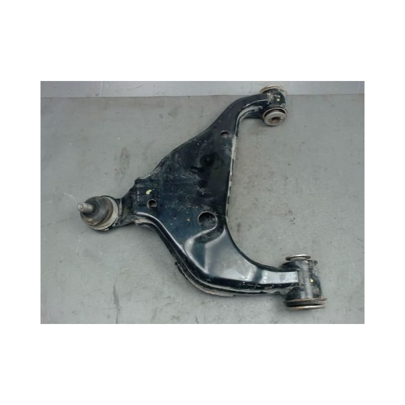 TRIANGLE INFERIEUR AVANT DROIT TOYOTA HILUX SIMPLE CABINE 2006-