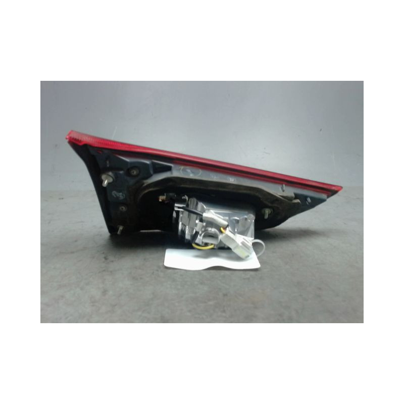 FEU ARRIERE INTERIEUR DROIT TOYOTA AURIS