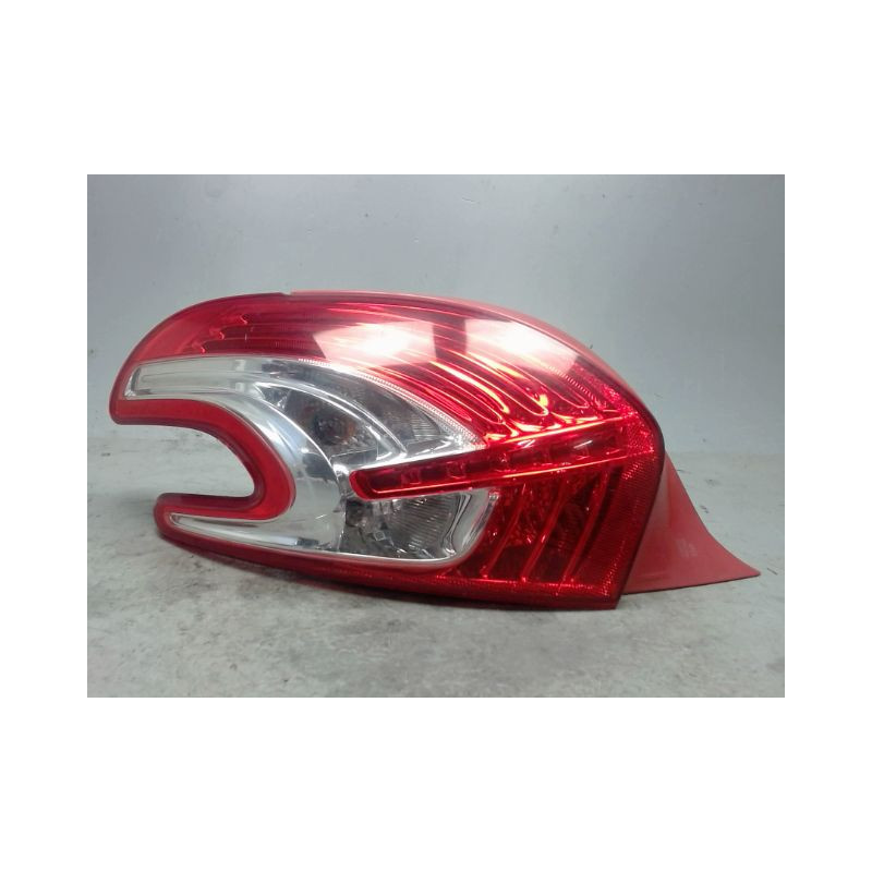 FEU ARRIERE GAUCHE  PEUGEOT 208