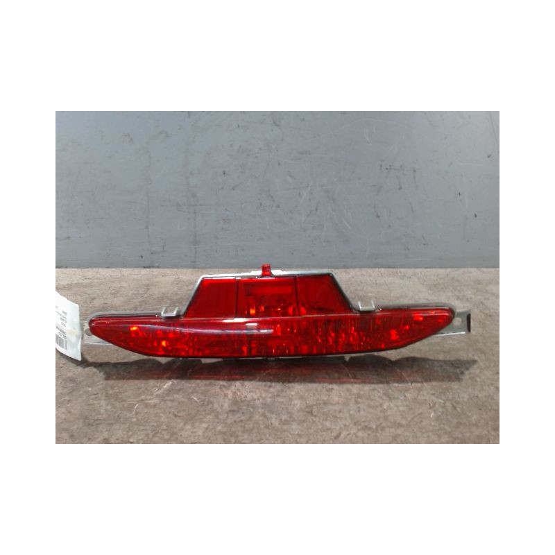 FEU BROUILLARD CENTRAL ARRIERE OPEL CORSA 2010-