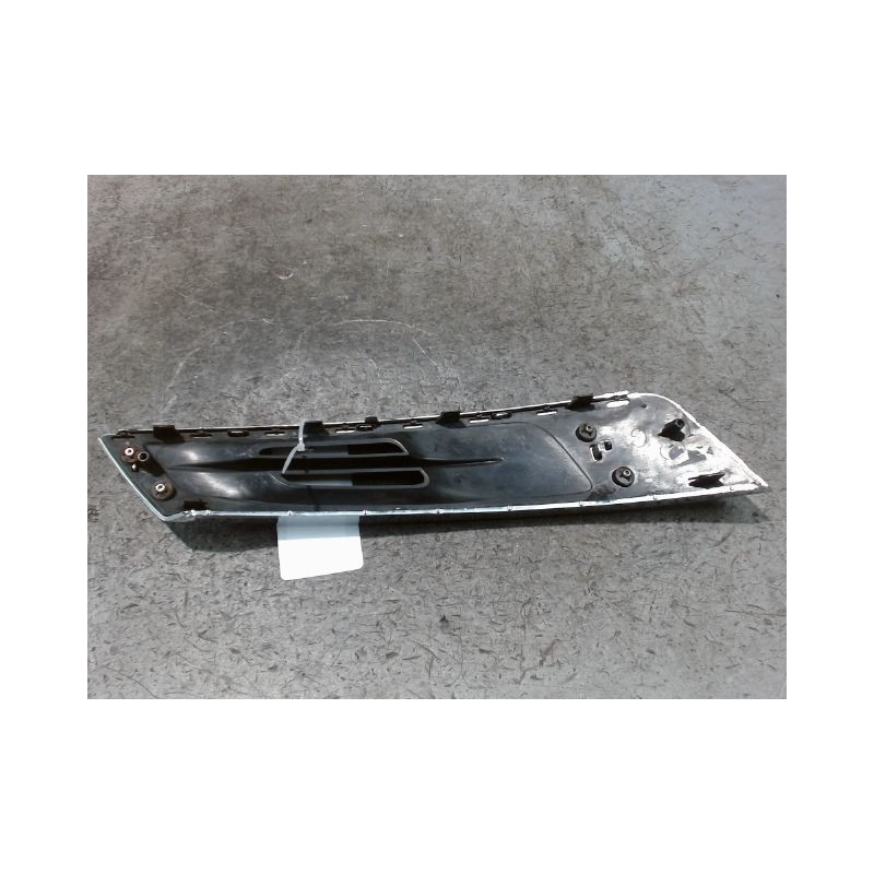 ENJOLIVEUR PARE-CHOC AVG PEUGEOT 5008 2009-
