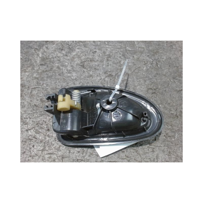 POIGNEE INTERIEURE PORTE AVANT DROIT RENAULT CLIO II CAMPUS 06-