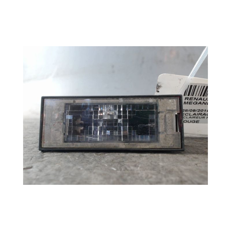 ECLAIREUR PLAQUE DE POLICE DROIT RENAULT MEGANE III 2008-