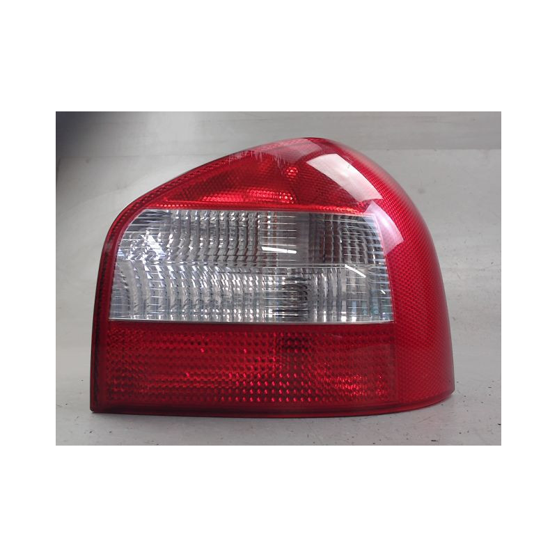 FEU ARRIERE DROIT AUDI A3