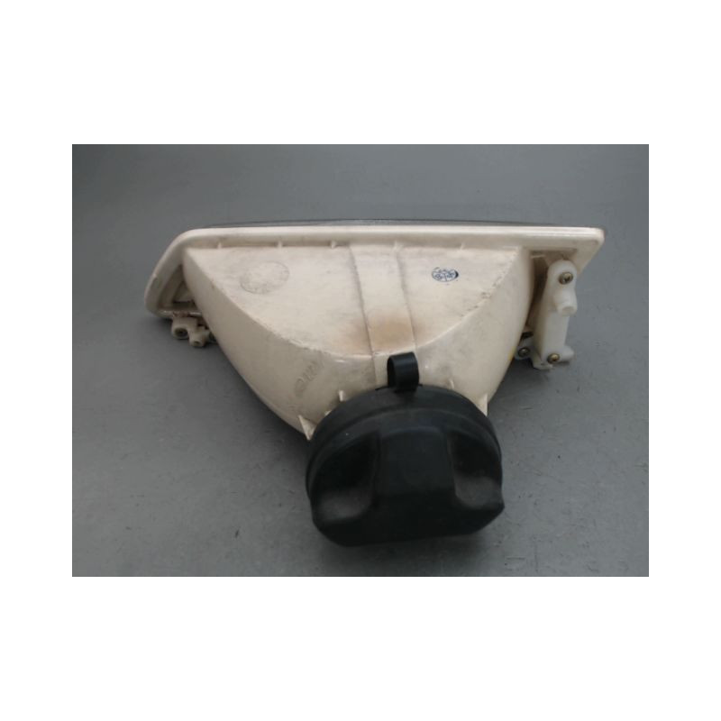PHARE DROIT PEUGEOT 106
