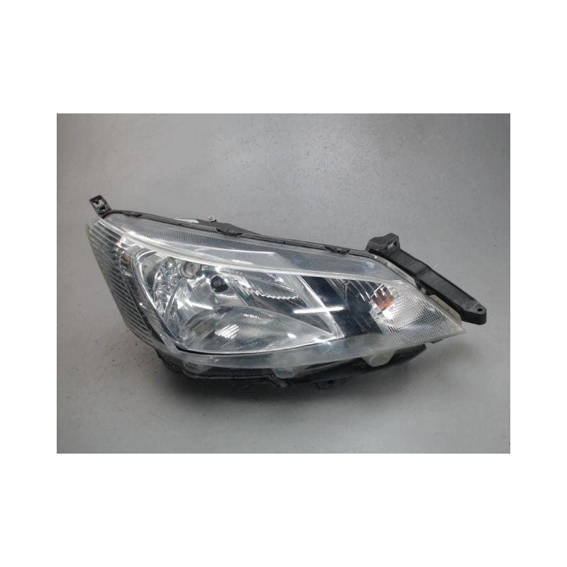 PHARE DROIT NISSAN NV200
