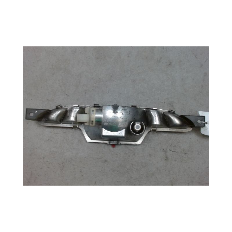 FEU BROUILLARD CENTRAL ARRIERE PEUGEOT 208