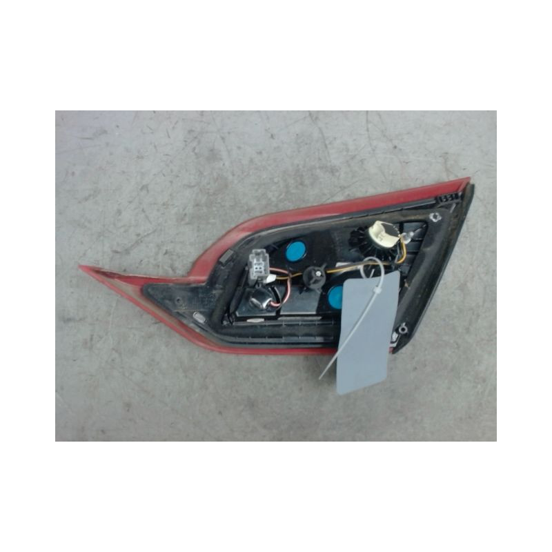 FEU ARRIERE INTERIEUR GAUCHE FORD FIESTA