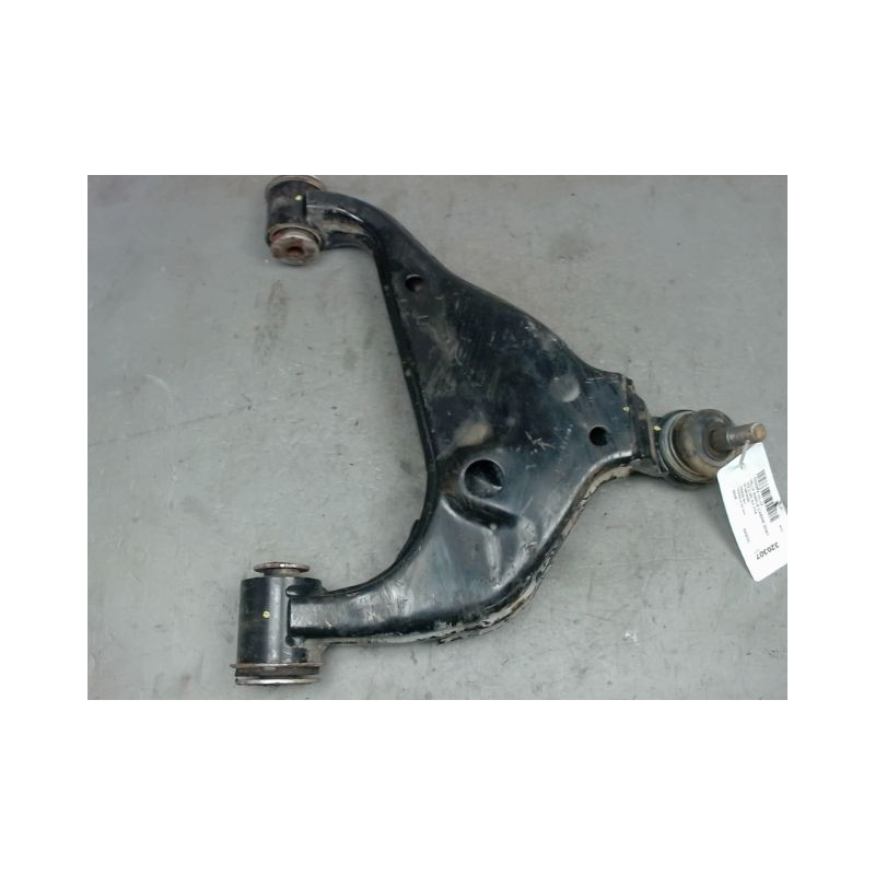 TRIANGLE INFERIEUR AVANT GAUCHE TOYOTA HILUX SIMPLE CABINE 2006-