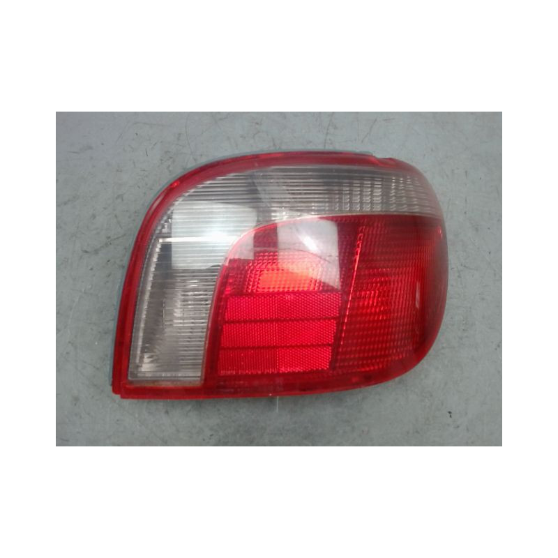 FEU ARRIERE DROIT TOYOTA YARIS -2003