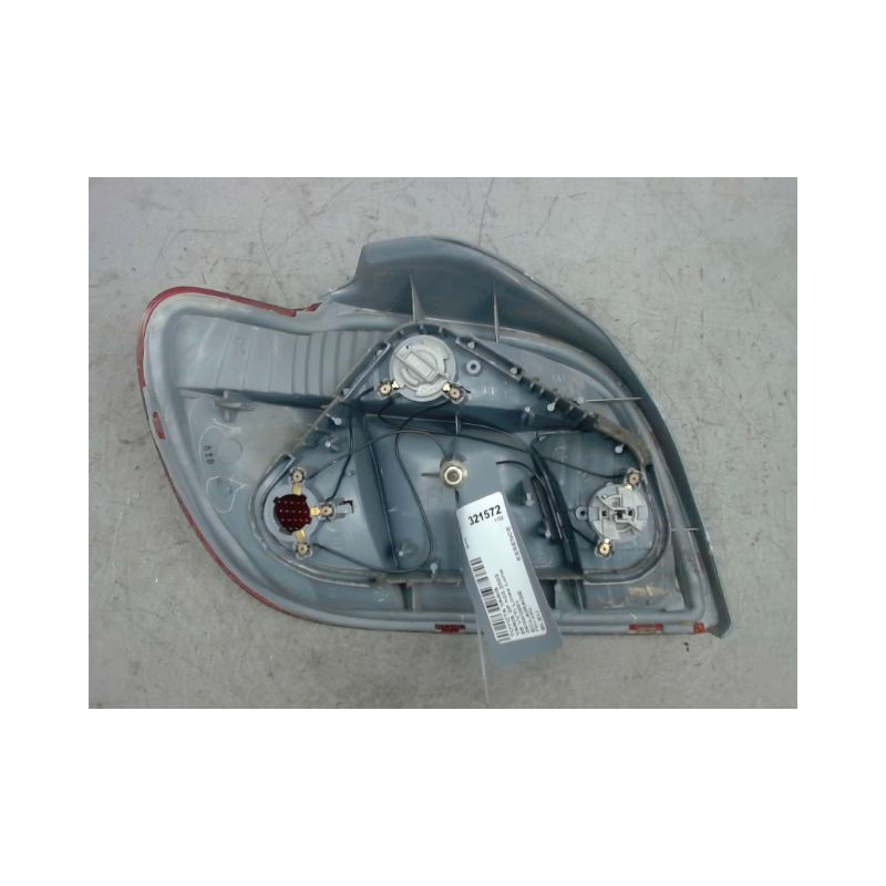 FEU ARRIERE DROIT TOYOTA YARIS -2003