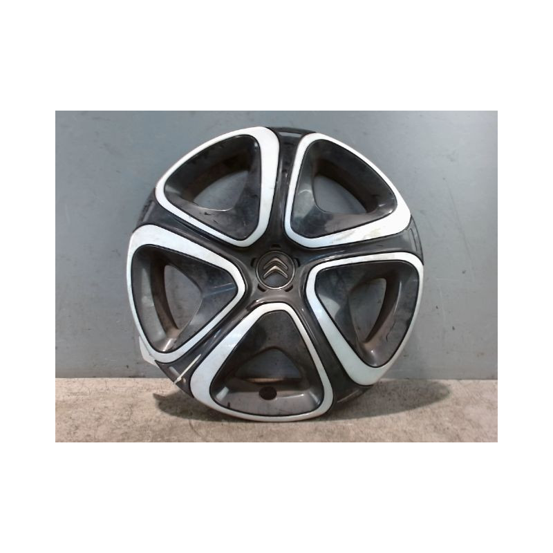 ENJOLIVEUR DE ROUE CITROEN C3 AIRCROSS
