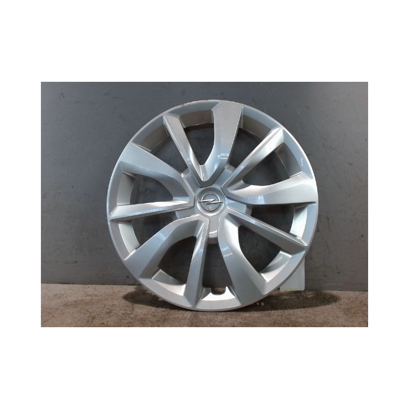 ENJOLIVEUR DE ROUE OPEL CORSA 2010-