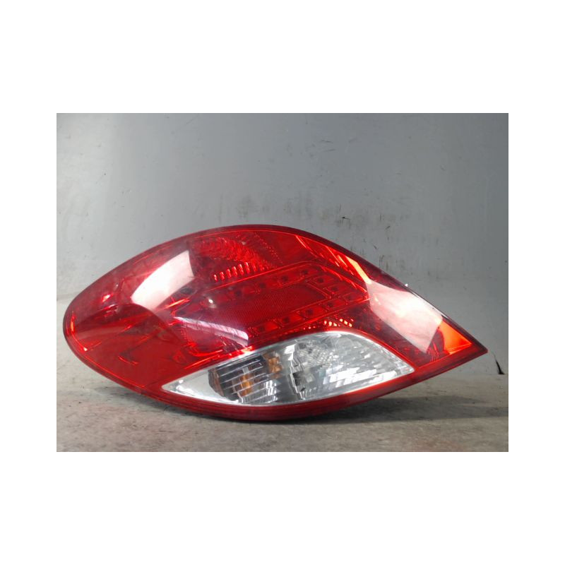 FEU ARRIERE GAUCHE  PEUGEOT 207 2009-