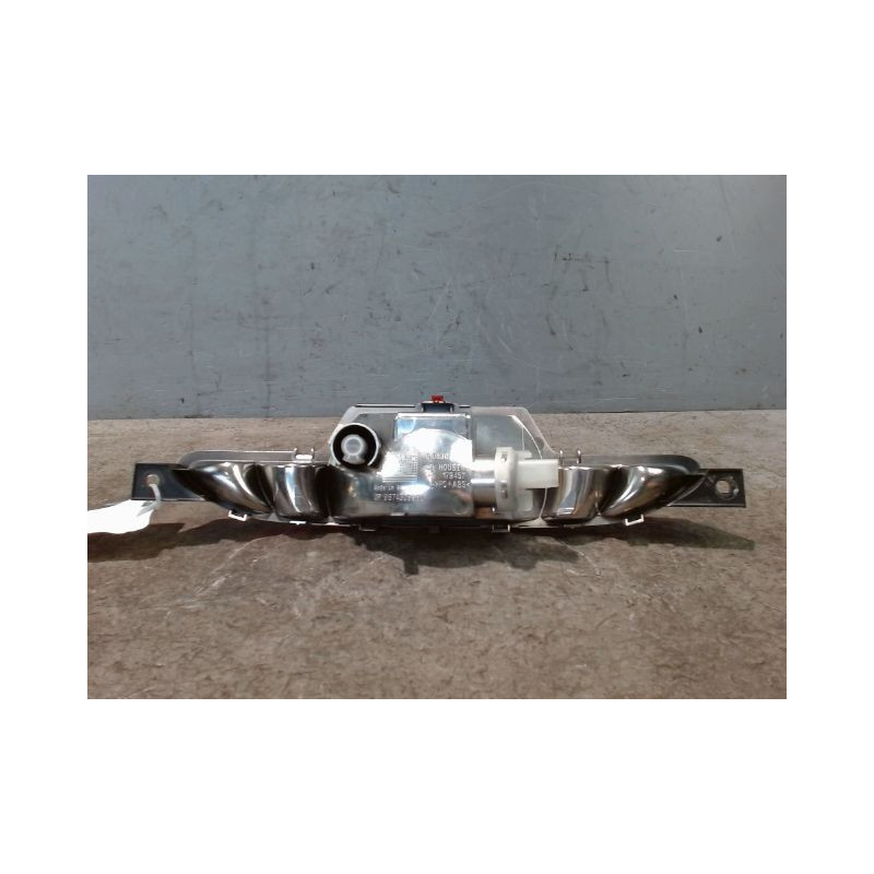 FEU BROUILLARD CENTRAL ARRIERE PEUGEOT 208