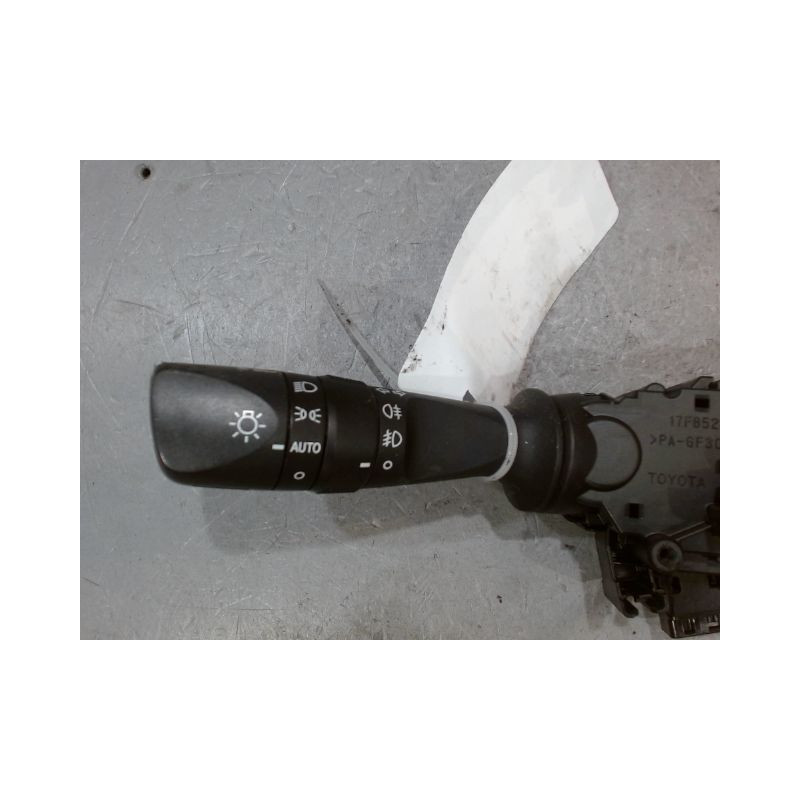 COMMANDE CLIGNOTANT TOYOTA AURIS