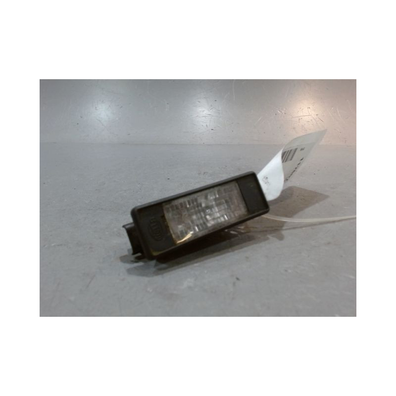 ECLAIREUR PLAQUE DE POLICE DROIT PEUGEOT 106